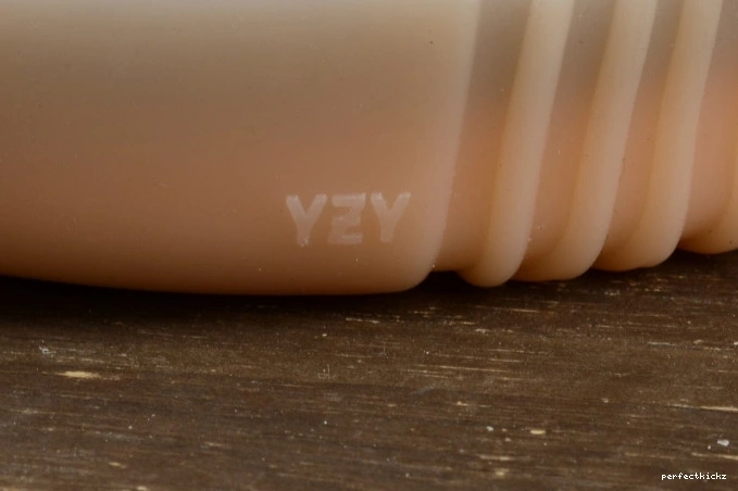 750 Yeezy adidas Brown BY2456 Boost Light 0722